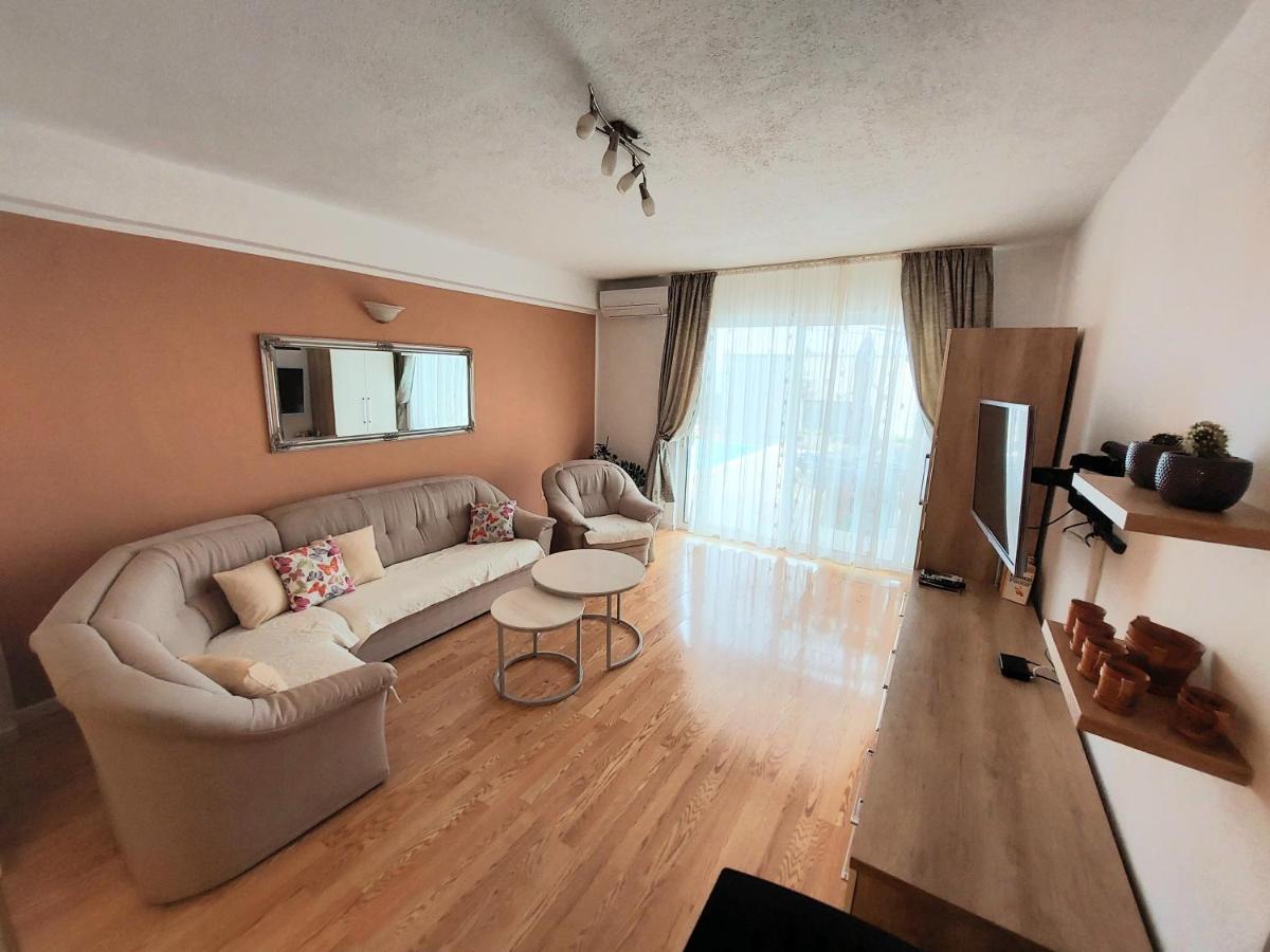 Apartment With Private Pool "Patricia" Makarska Kültér fotó