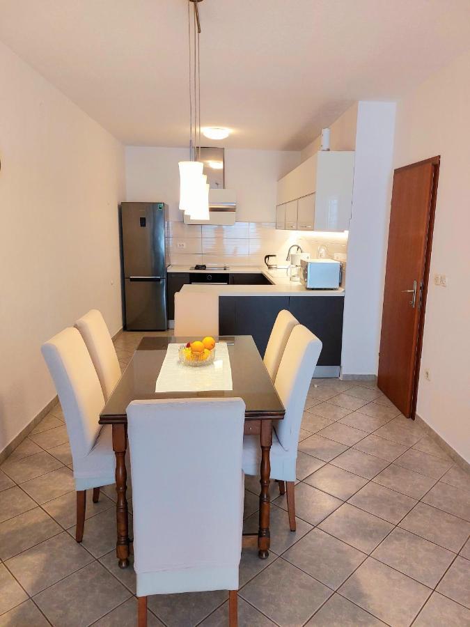 Apartment With Private Pool "Patricia" Makarska Kültér fotó