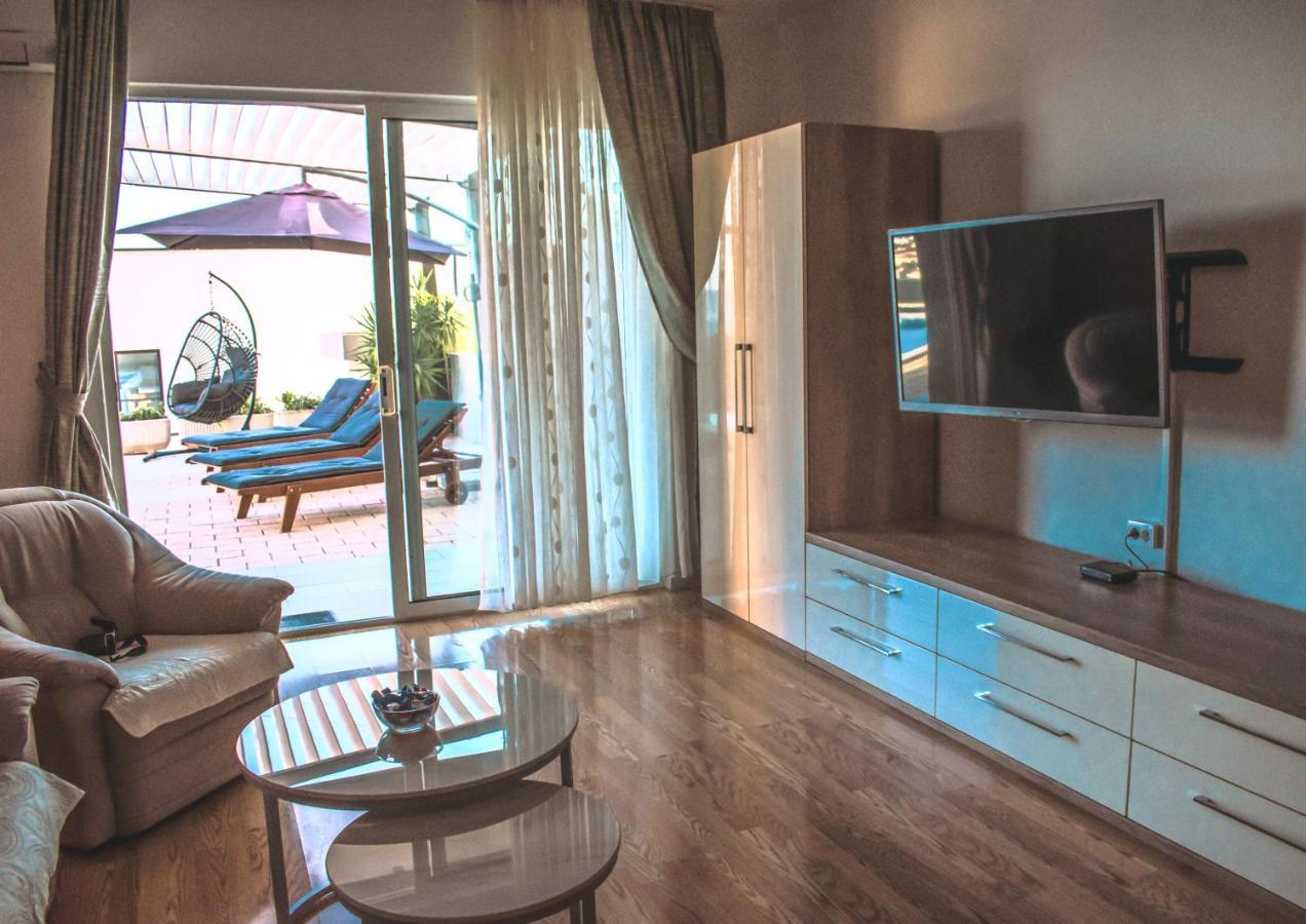 Apartment With Private Pool "Patricia" Makarska Kültér fotó