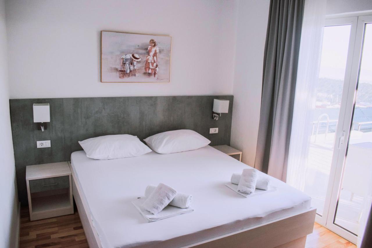 Apartment With Private Pool "Patricia" Makarska Kültér fotó