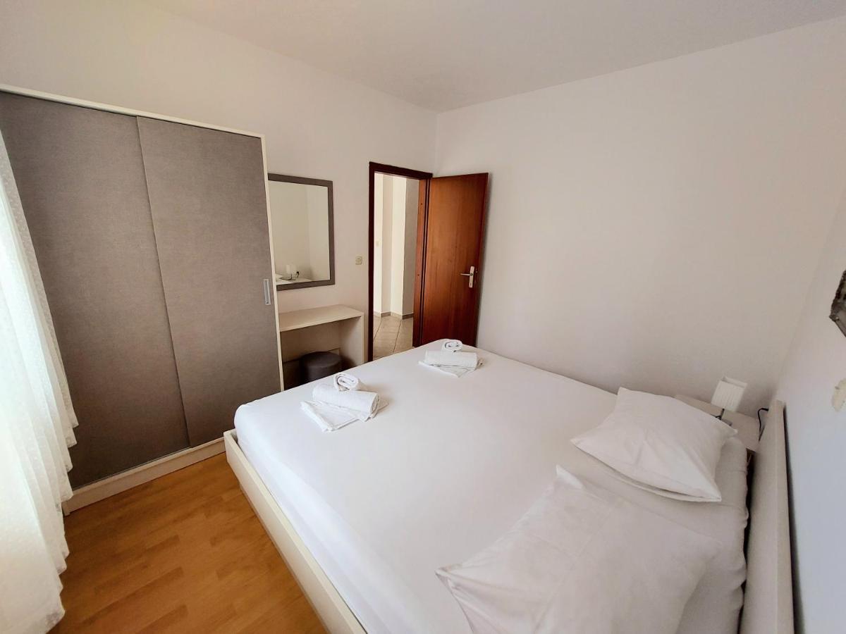 Apartment With Private Pool "Patricia" Makarska Kültér fotó