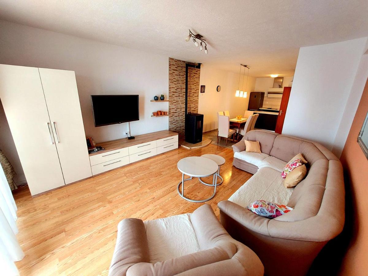 Apartment With Private Pool "Patricia" Makarska Kültér fotó